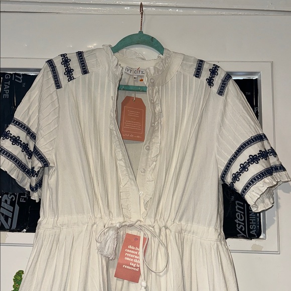 Ivy City Co White Dress with Navy Accents - Picture 8 of 11